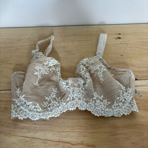 Wacoal Lace Underwire Bra in Nude and White